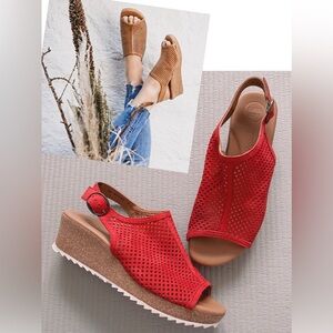 NWOT Paul Green Wedge Sandals